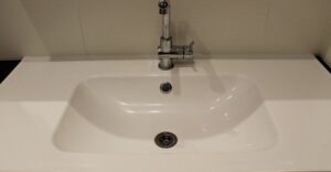 Как да отпушим мивката